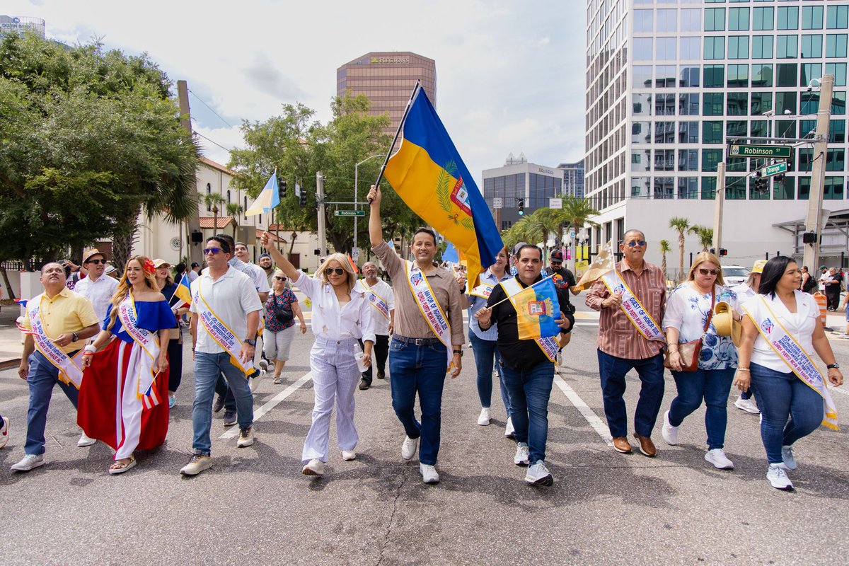 Hoy en la Parada Puertorriqueña de Florida, Aguadilla se dejó sentir en todo su esplendor. ¡Gracias Orlando por el cariño genuino! Ser Puertorriqueño es nuestro máximo orgullo, de sangre y corazón. #CiudadDeEncantos