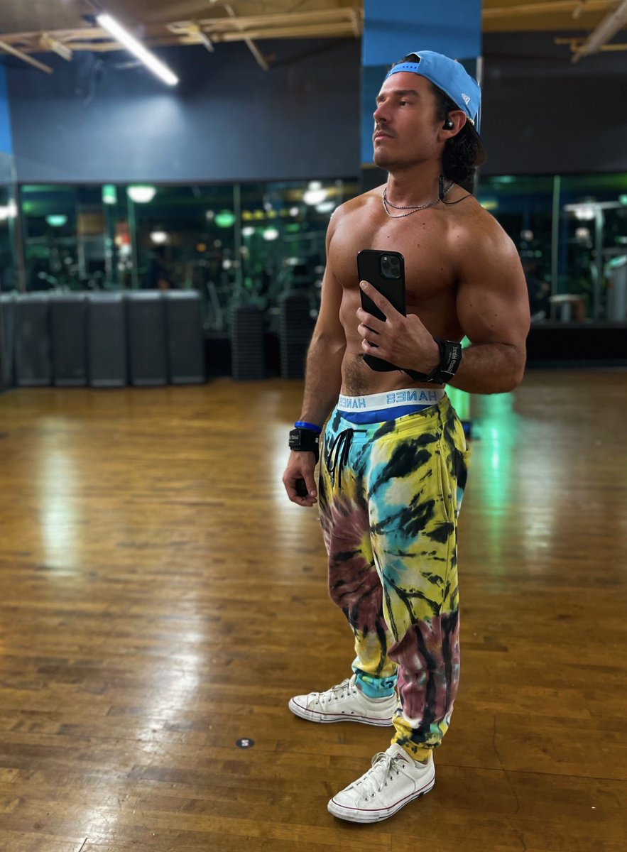 MKSART's tweet image. Can’t wait for summer #muscle #summer #explore #ufc #miami #messi #gucci #fit #barcellona