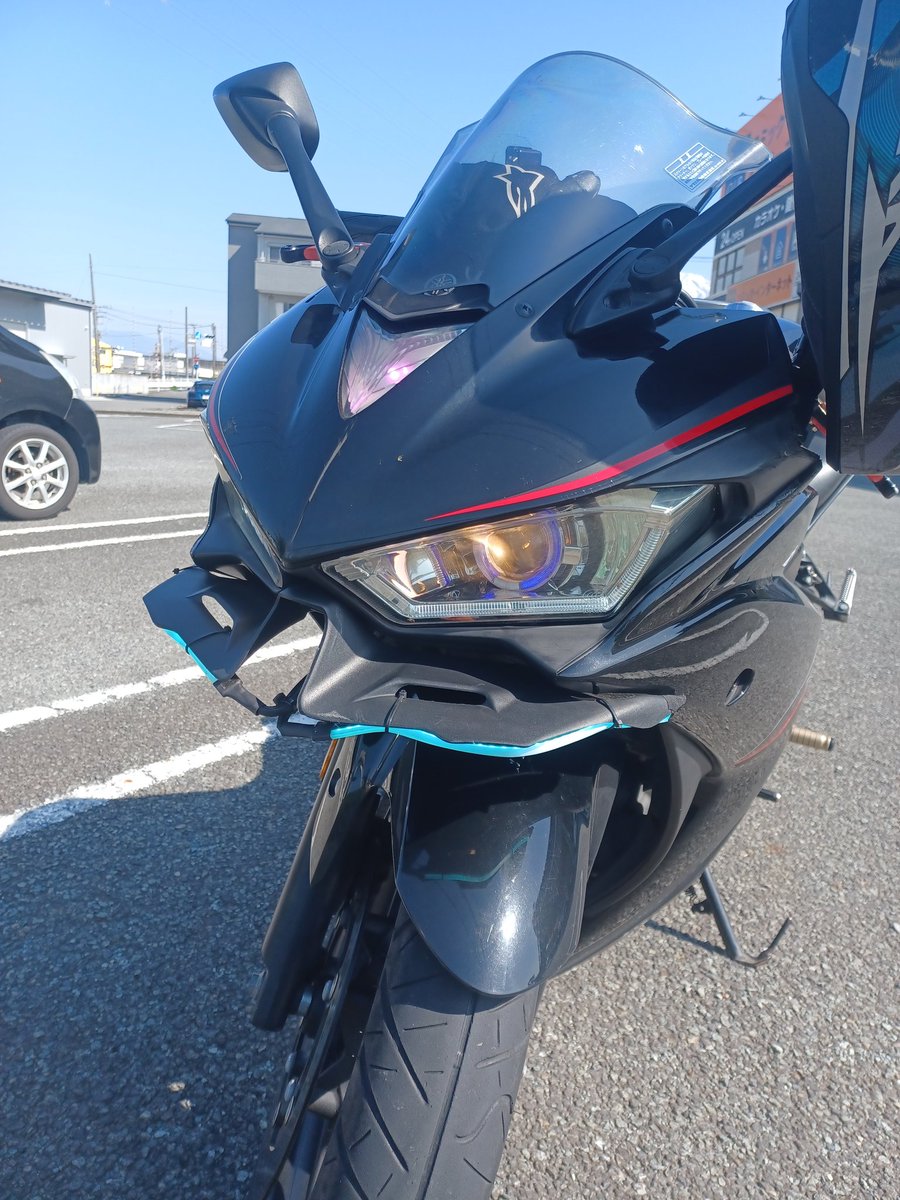 情報量過多な顔面のR25がいたら私です。
見ずらいけどおでこポジションピンク

ミーティングもうすぐ

パーカーは先代R25で行くけど許してね