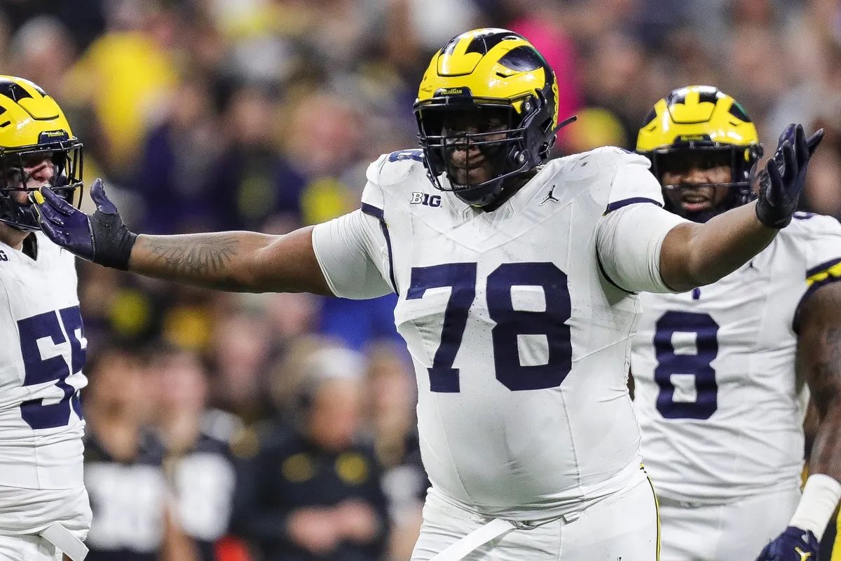 FinsXtra's tweet image. Miami Dolphins drafted 6 players over 6’1”, 200 lbs:
➖ DT Kenneth Grant (6'3", 331 lbs)
➖ OG Jonah Savaiinaea (6'4", 324 lbs)
➖ DT Jordan Phillips (6'1", 312 lbs)
➖ RB Ollie Gordon II (6'1", 226 lbs)
➖ QB Quinn Ewers (6'2", 214 lbs)
➖ DT Zeek Biggers (6'6", 321 lbs)
Chris…