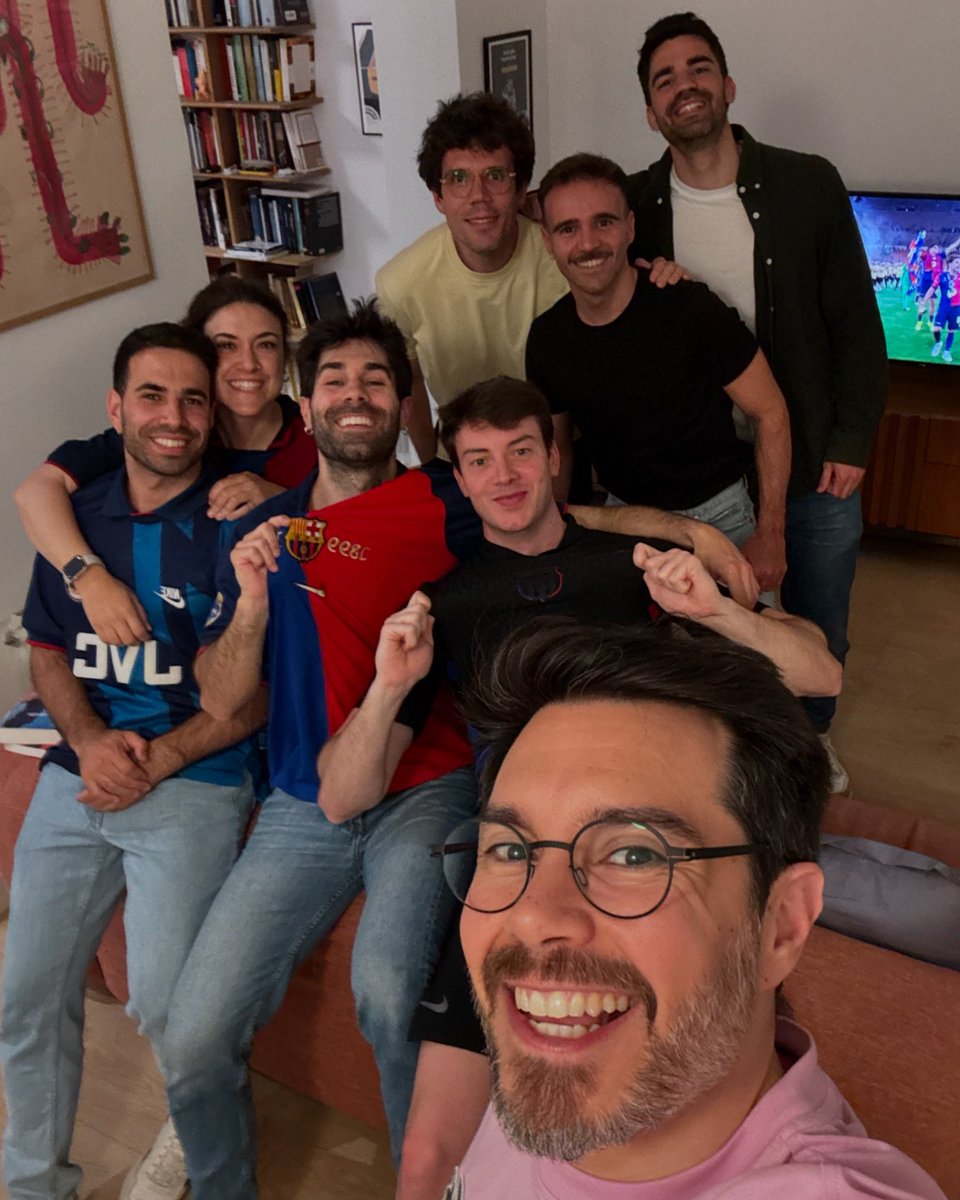 toniaira's tweet photo. Els millors! 💙❤️‍🔥🥂
Visca el Barça!!! 💙❤️‍🔥✨ https://t.co/GI24252ibo