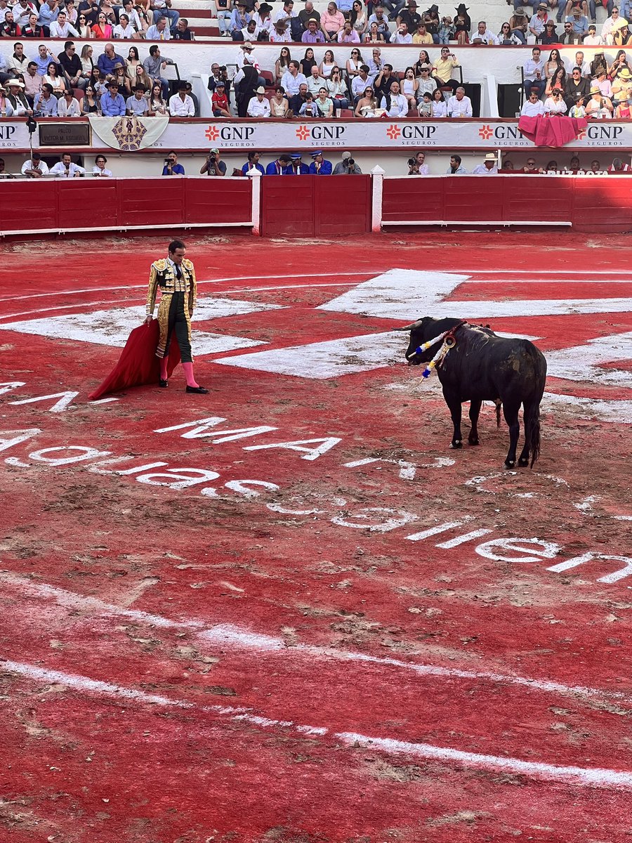 eddielo51282342's tweet photo. Que perro pinche coraje !! Vine Aguascalientes a la feria y nunca tuve la oportunidad antes de ver una corrida de toros la verdad está  mamada no es cultura mexicana es una verdadera perra mamada
4 pendejos clavando estacas a un toro y luego otro pendejito muy valiente como si estuviera boxeando con un toro mas muerto que vivo , y el pendejo con poses como si estuviera ganando rounds 
Que perro coraje 

A hoy entiendo la razón de cancelar esta mamada.  

Son mis sentimientos no es mi intención de ofender a pendejos 
Gracias