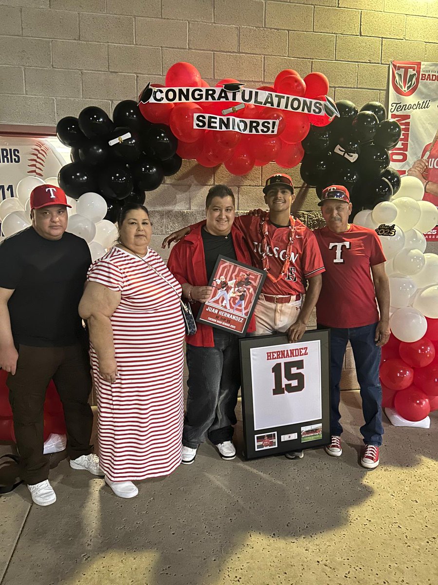 🙏🏼❤️💪🏼⚾
2025 SeniorNight!!