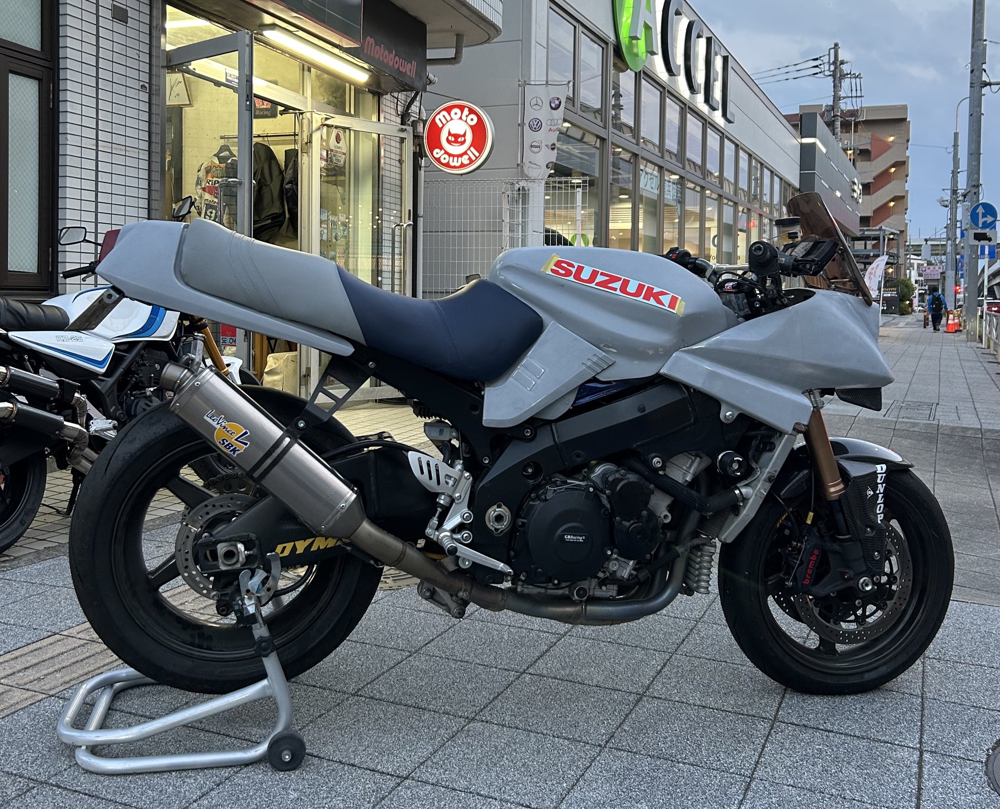 エレガブ　メテオーグ　ワンオフ塗装　黒成型 ZRX1200DAEG メタリックスパークブラック ウレタン塗料500g