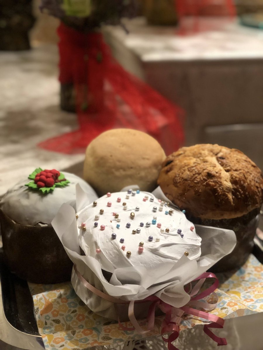 iverdnepr's tweet image. Что такое артос?
Артос (с греческого так и переводится — «хлеб») — это большая просфора с изображением Воскресения Христова или Креста, которая освещается в день Пасхи, а затем хранится в храме всю Светлую седмицу (неделю после Пасхи). 
#iver #dnepr #Артос