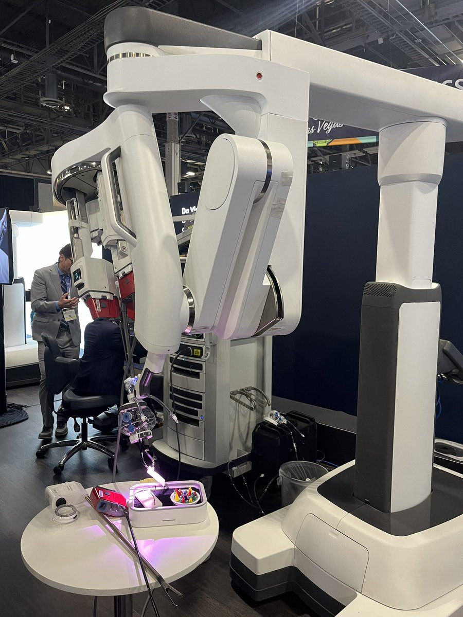 This is actually the most “intuitive” robot!! 

I think every hospital should have one. No inscision into the abdomen. Your access of entry is between the muscles and not through them. All insufflation happens in the bubble!!

Shorter patient recovery- some even return home same
