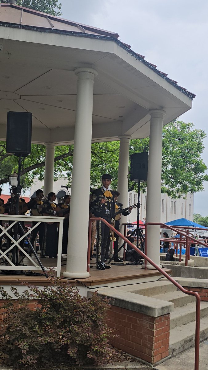 The AJB Mariachi Toros lit up Seguin’s Earth Day celebration with beautiful voices—an unforgettable performance full of heart and harmony! #SeguinEarthDay #MariachiToros <a href="/AJBriesemeister/">AJBriesemeisterToros</a>