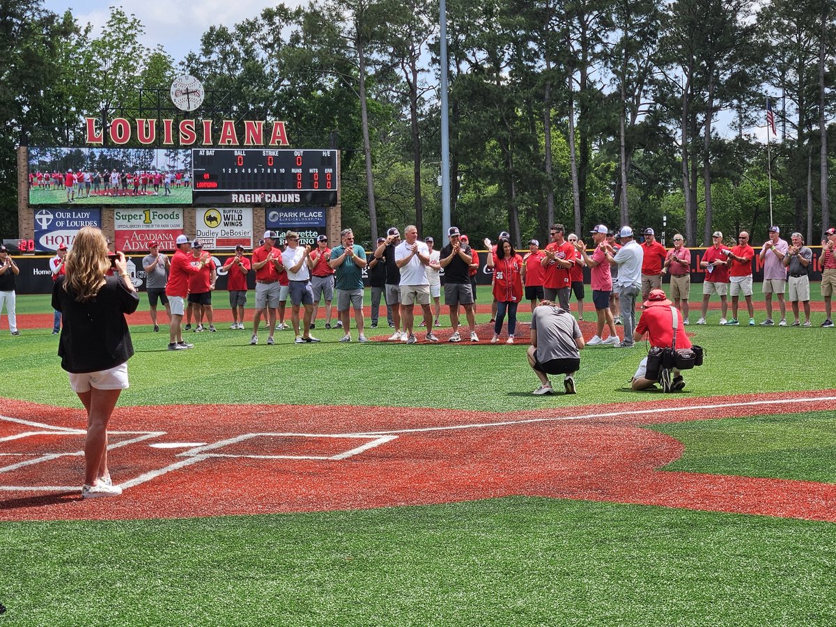 ULDiamondClub's tweet image. #Forever36
#ForeverRobe
#2000CWS 
@RaginCajunsBSB
#CajunsWin
#GeauxCajuns
#WeAreLouisiana
#BaseballLife
#NCAABaseball