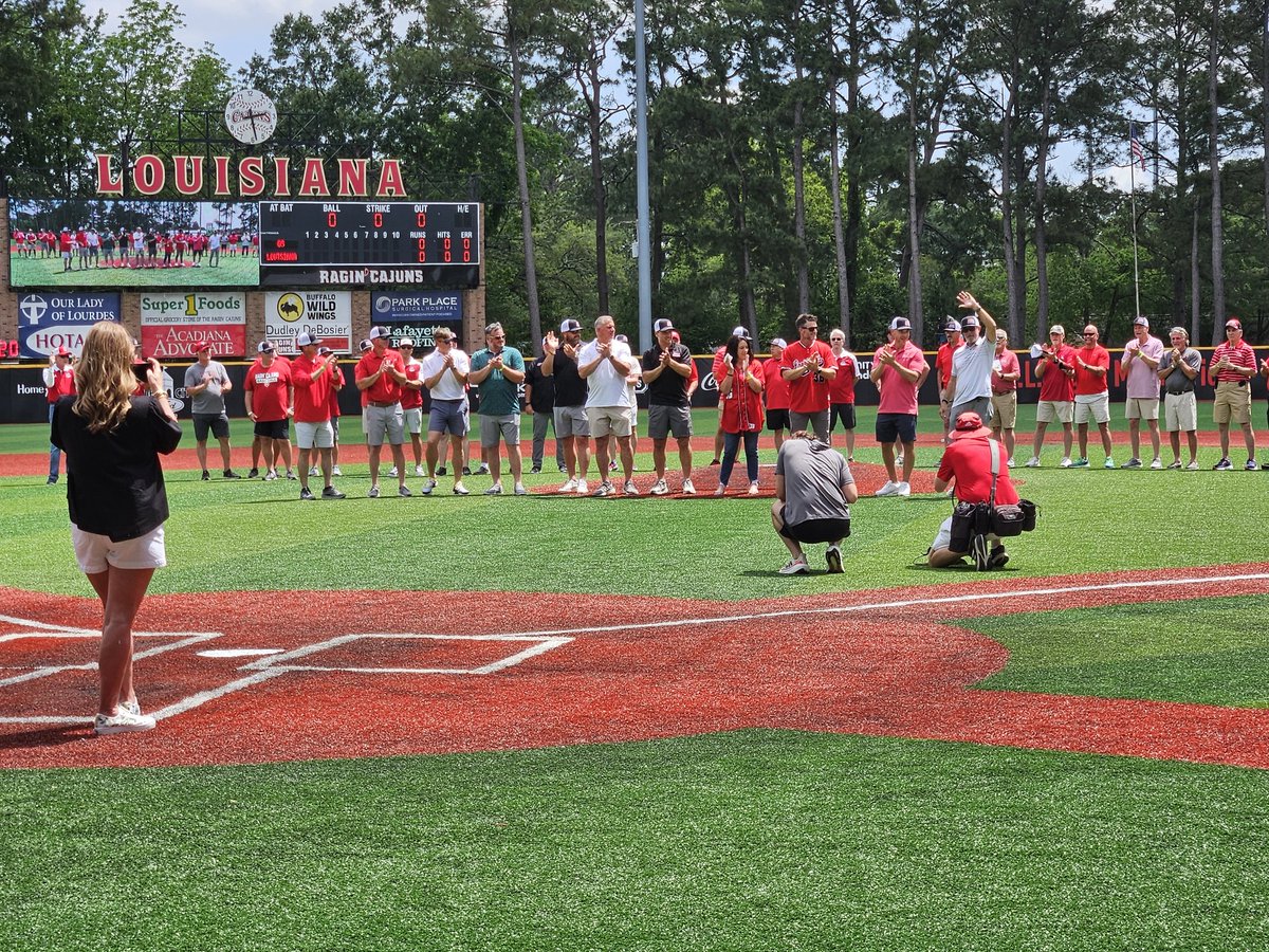 ULDiamondClub's tweet image. #Forever36
#ForeverRobe
#2000CWS 
@RaginCajunsBSB
#CajunsWin
#GeauxCajuns
#WeAreLouisiana
#BaseballLife
#NCAABaseball