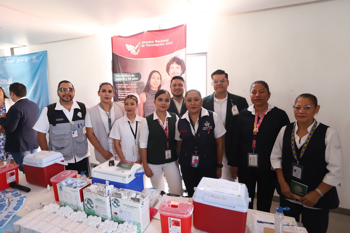 JCFloresMiramon's tweet photo. Hoy dio inicio la Semana Nacional de Vacunación 2025 en Jalisco. Reitero el compromiso con el secretario de Salud, @HectorRaulPG, de sumarnos desde la @SecEducacionJal a esta campaña para proteger la salud y el bienestar de nuestras niñas y niños. https://t.co/XBjfWsRvzQ