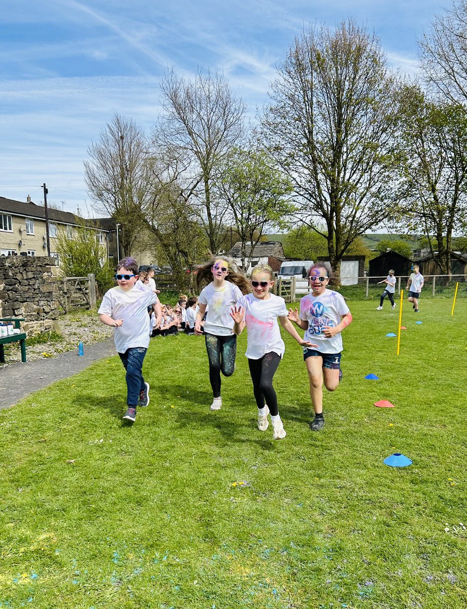 Waterprimary's tweet photo. WPS Colour Run 🌈 follow this link to the photo album - https://t.co/BwLUCIdN4z https://t.co/8fFLJ76dvs