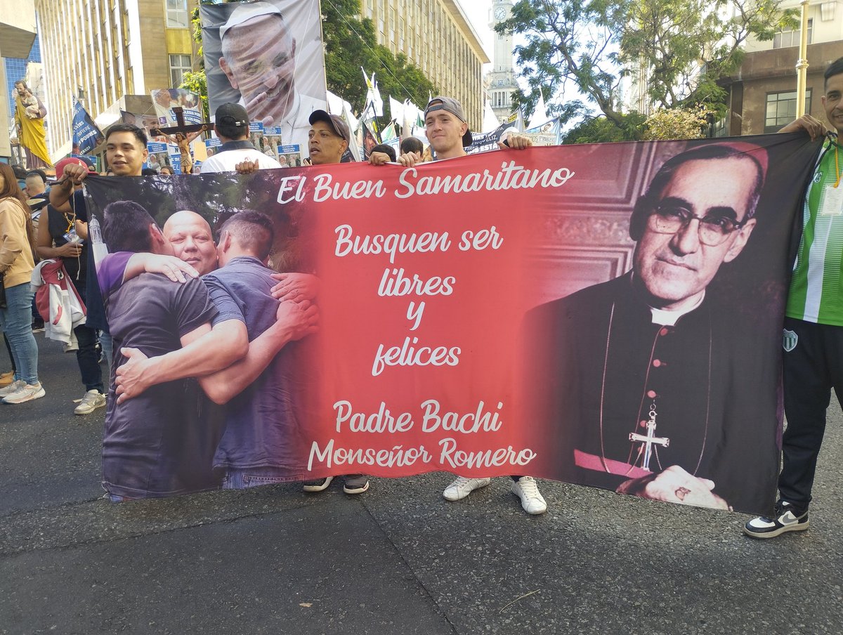 Gurbanoc's tweet photo. Despedida al Papa Francisco en Buenos Aires https://t.co/suiaNI3Sjy