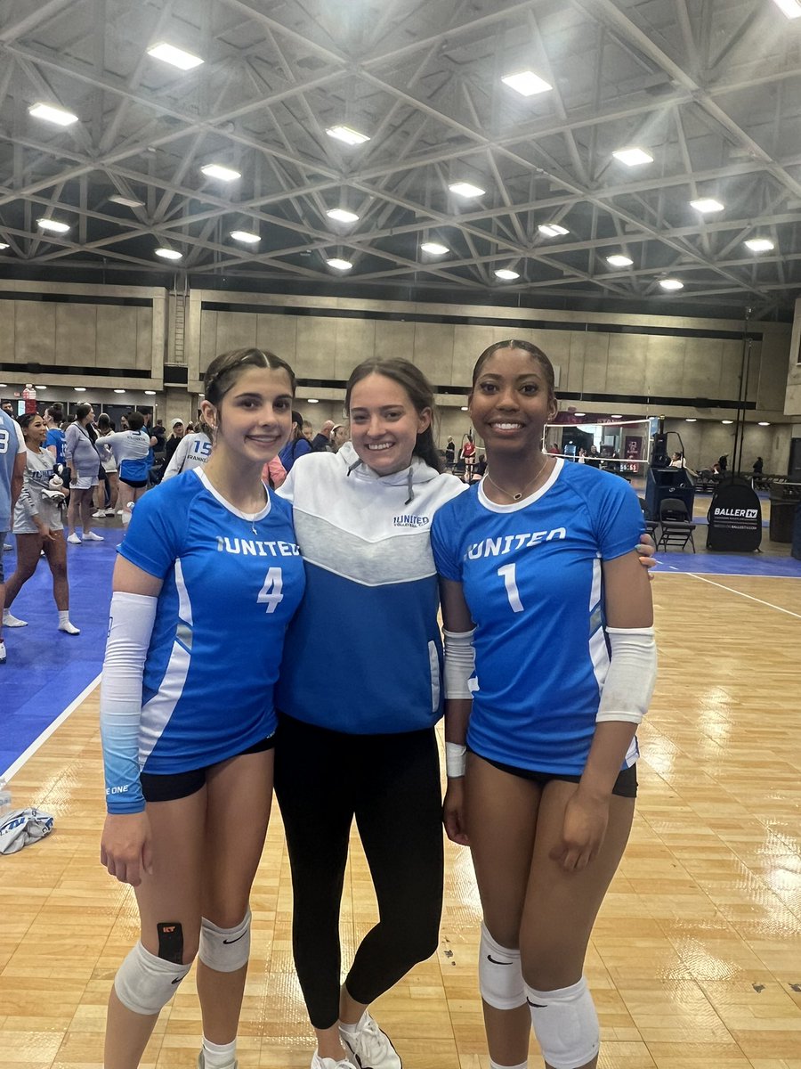 Dr_CNKiser's tweet photo. Two coaches kids on a team together being coached by a coaches kid! Result…undefeated in 2 days of pool play! #LoneStarClassic https://t.co/VpyZyaqiZM