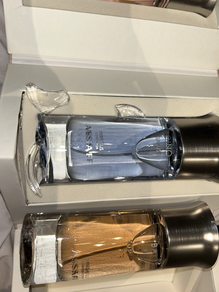 Aziz_Eiz's tweet photo. @assafperfumes للاسف بعد اكثر من شهر من الطلبيه تجي توزيعات العيد وتجي مجموعتين العطور مكسره 
#ASSAFPERFUMES https://t.co/FTQ9dm7j4B