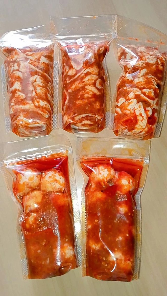 29greentea_'s tweet photo. @draftanakunpad3 Pad! Siapa yg mau kita lagi open PO nih, ready hari Rabu
1. Otak otak 
2. Basreng
3. Pentol kuah 
4. Pentol kering 
Serba 15rb ajaa free ongkir guys kalo mau beli mentahnya juga bisa banget ya udah dapet bumbu nya juga!! https://t.co/Y2KmWmlezS