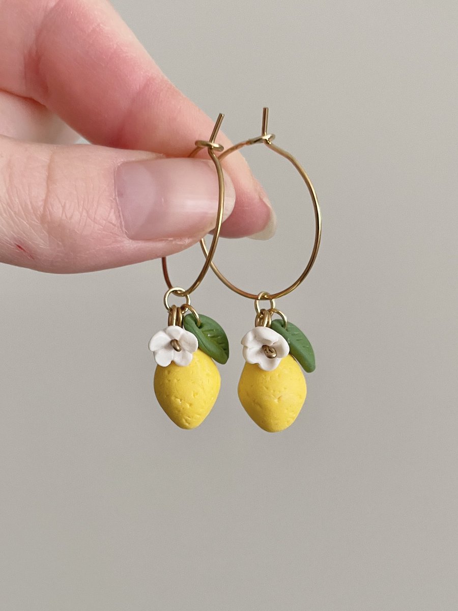 lucilestudio's tweet photo. ALERTE GÉNÉRALE 📢

J’ai eu seulement 11 commandes ce mois-ci, est-ce que vous m’aidez à atteindre les 15 commandes ? 

Si vous ne pouvez pas commander vous pouvez au moins partager svppp 🥹🌸 https://t.co/fYAydHZ5ZV