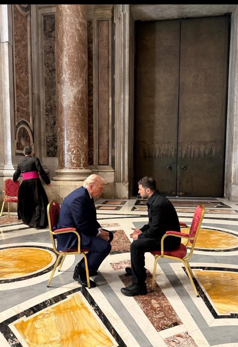 Vdivenere's tweet photo. Tra le mura sacre del Vaticano, l’incontro sembra guidato da una mano più alta: quella di Papa Francesco. https://t.co/OLjVshMdGo
