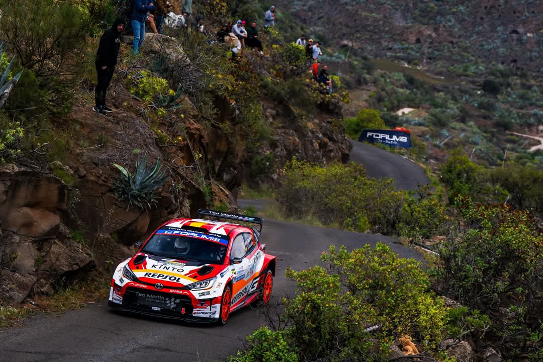Asturianos haciendo podium scratch en algún tramo del WRC patrocinados por Repsol y en coche japonés.
S. L. Fombona 🤝 A. Cachón