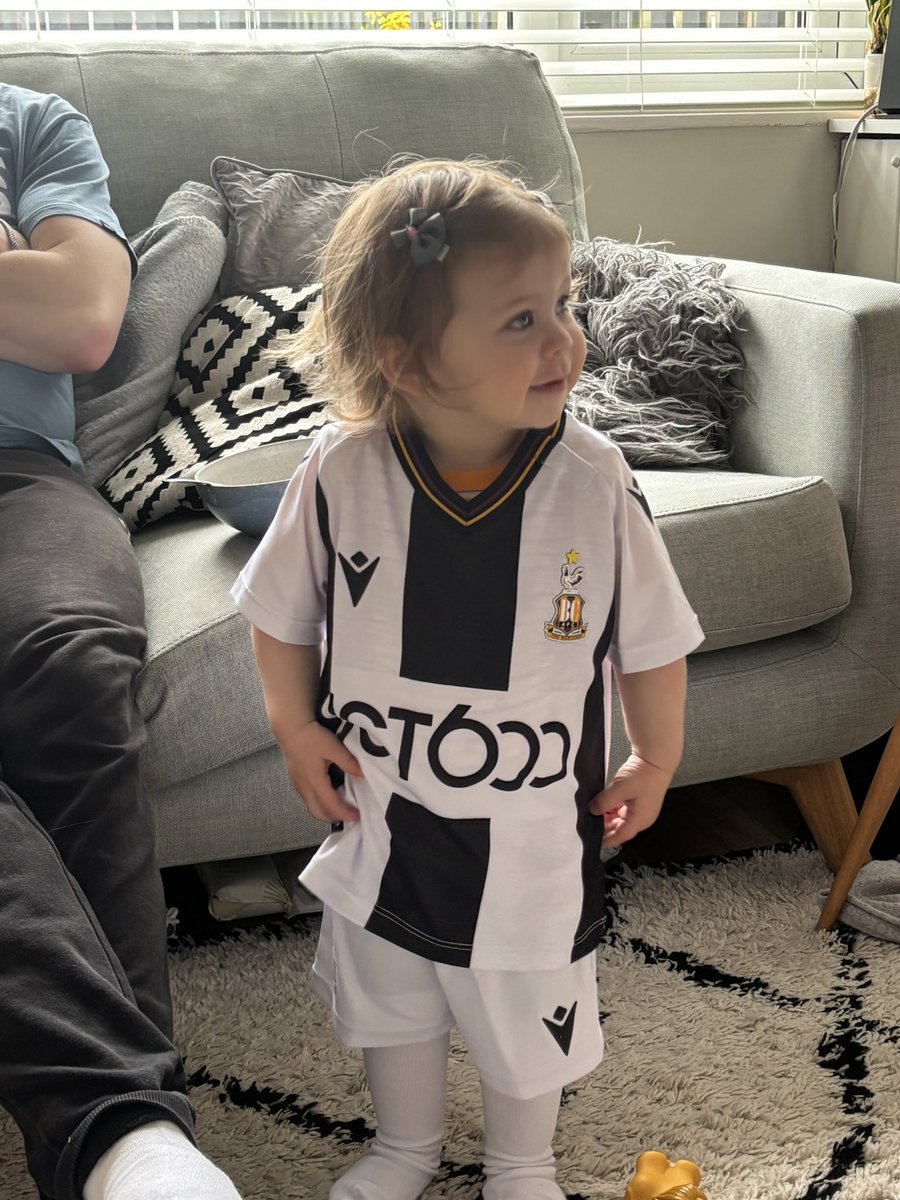 sammywright17's tweet photo. It would be interesting this season IF… 2 of our ex manager’s teams get relegated and we get promoted. Come on Bradford, don’t let this mini Bantam down! #bcafc https://t.co/G11DXAKrgn