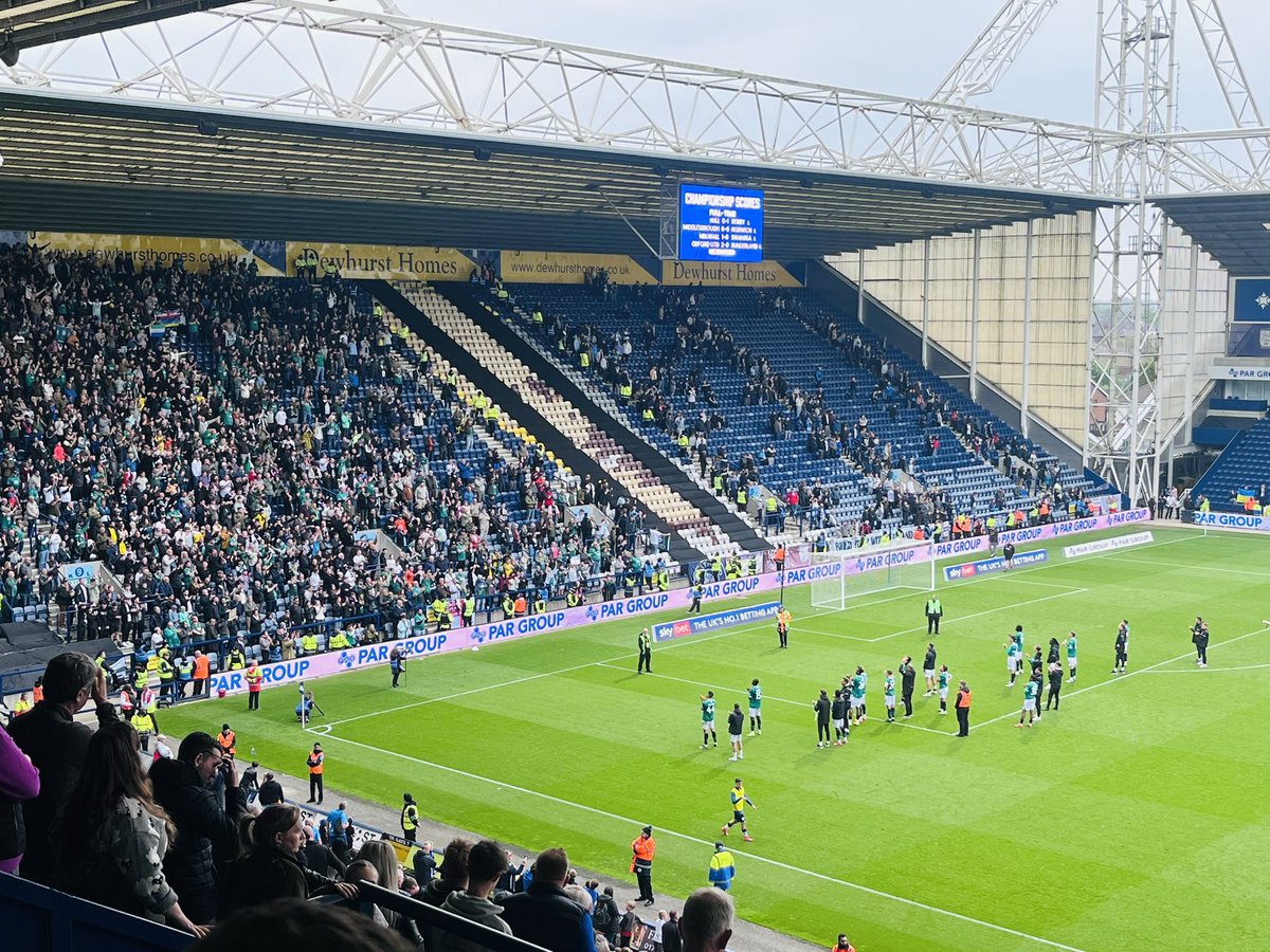 NathanAlbon's tweet image. #pafc | Argyle all but down, but nice to sign off on Argyle TV with a rare away win (thanks to Lee’s lucky egg!) 😂
Most of all, so happy for those travelling fans who put in so many miles again, only to have the balloon burst by Luton at lunchtime. Downwards but onwards 💪