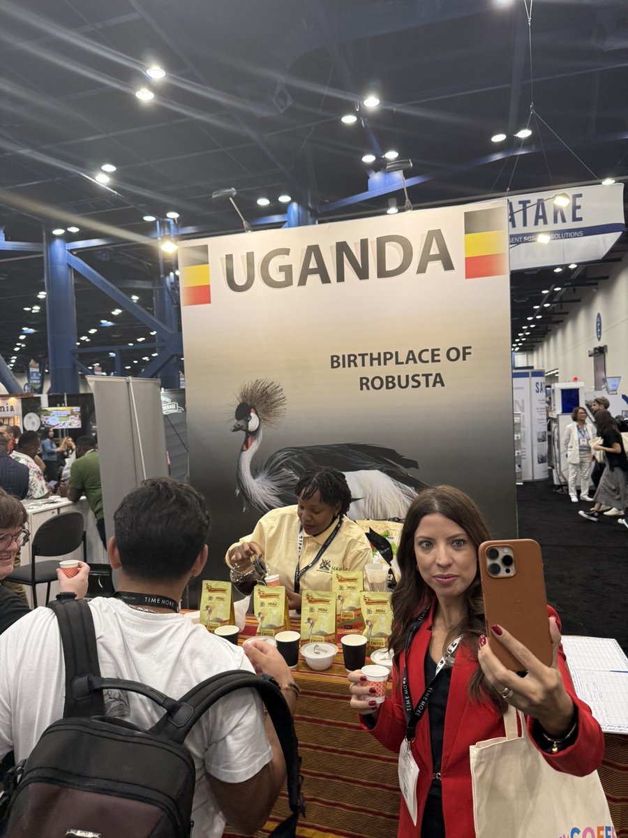 UgaEmbaWashDC's tweet image. Uganda Embassy in collaboration with @MAAIF_Uganda hosted a cupping session attracting an incredible turnout of coffee lovers and enthusiasts to taste Uganda’s rich flavored coffees at Specialty Coffee Expo. @SpecialtyCoffee
@UgandaMFA
@mofpedU
@UG_Parliament