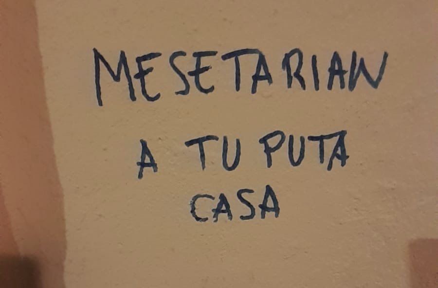 _vivaandalucia's tweet photo. 👀 Lee el post y los comentarios. Entenderás por qué en Andalucía cada día ➕️ y ➕️andaluzas y andaluces decimos:
🗣¡Andalucía nuestro País, expaña nuestro castigo!
✊🏼💚🤍💚 ¡Viva Andalucía Libre!
.

#Andalucía #Sevilla #CopaDelRey #FinalCopaDelRey #Barcelona #MadridEstaSucio https://t.co/DbuBa5ftyA