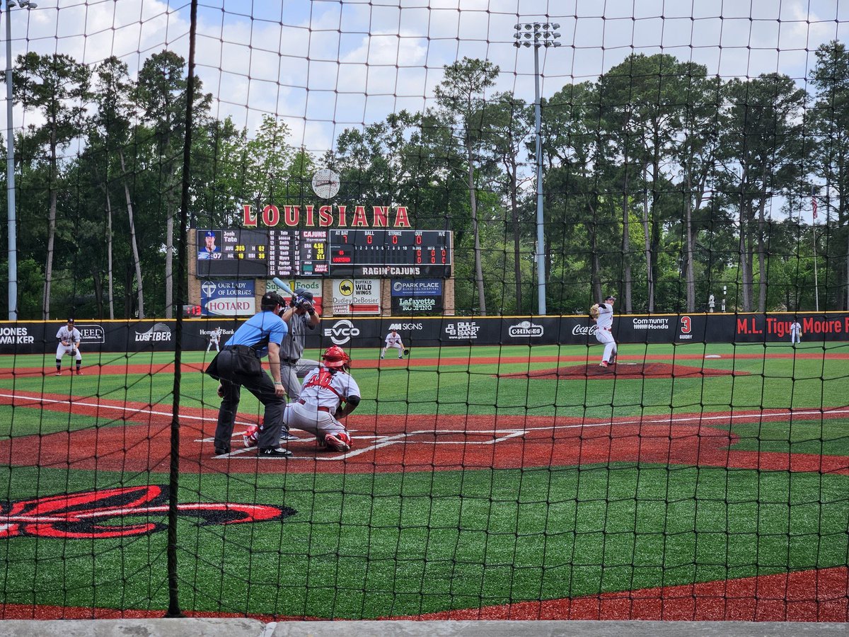 ULDiamondClub's tweet image. Game two is underway at @TheTigue.
#Forever36
#ForeverRobe
#CoachRobe
.
.
#GeauxCajuns BEAT Georgia Southern!
#WeAreLouisiana
#BaseballLife