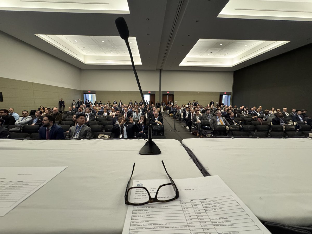 Dukeneurosurg's tweet photo. A moderator’s eye view of the cervical spine debate this afternoon at #AANS2025 
@OGdukeneurosurg @andrewchanMD 
@DukeSpine  #dukeataans https://t.co/cGYJQE7H8G