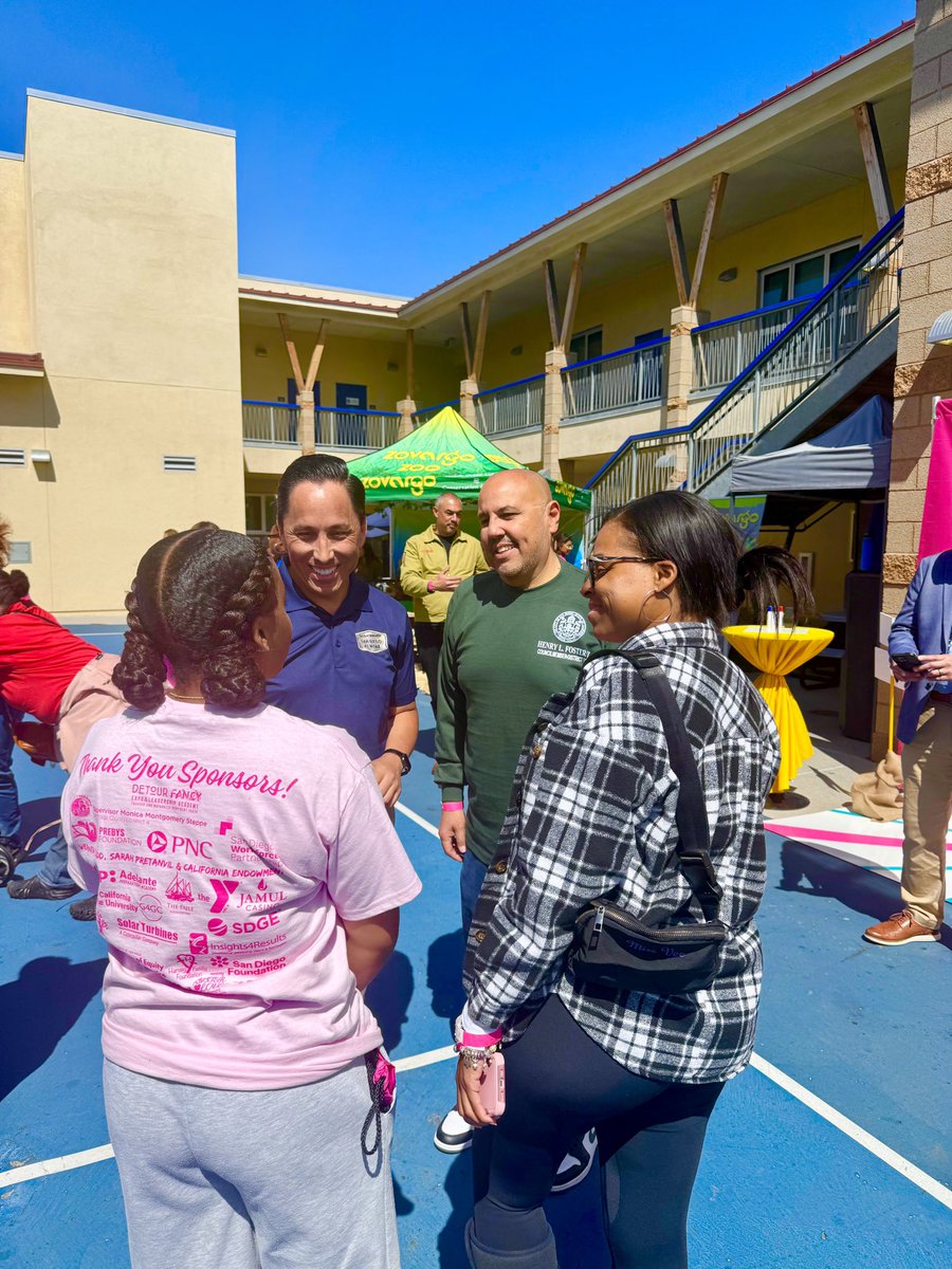 MayorToddGloria's tweet photo. Today's F.A.N.C.Y Teen Girls Expo in #ChollasView was all about empowerment, opportunity, and believing in the brilliance of our young women. We're committed to building a future where every girl has the tools, support, and opportunity to achieve her dreams. #Forward #ForAllofUs https://t.co/VWAsf9RtzK