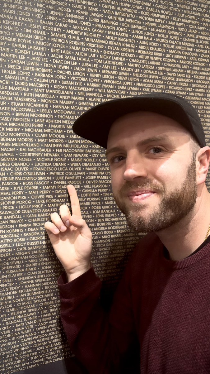 iamdanielpascoe's tweet photo. 7+ months of hard graft and there’s only one last thing to do…
If you’d like to track me tomorrow, you can download the TCS London Marathon app and search for my bib no: 49563
I’ll see you on the other side - I hope I can make you proud 💚
#TeamHDA
#KFG https://t.co/kPMmpVsiqI