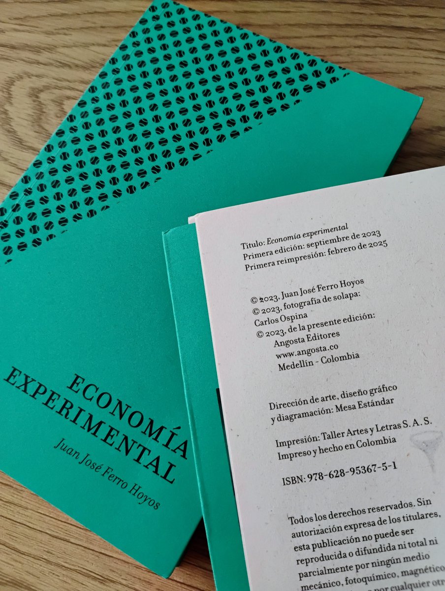 Si van a ir a la <a href="/FILBogota/">FeriadelLibroBogotá</a> , me permito recomendar este libro al que le tuvimos que sumar una frase: primera reimpresión. Lo encuentran en el estand (stand, están) de angosta en el Pabellón 17. Y si no van a ir a la <a href="/FILBogota/">FeriadelLibroBogotá</a>, en cualquier librería.
