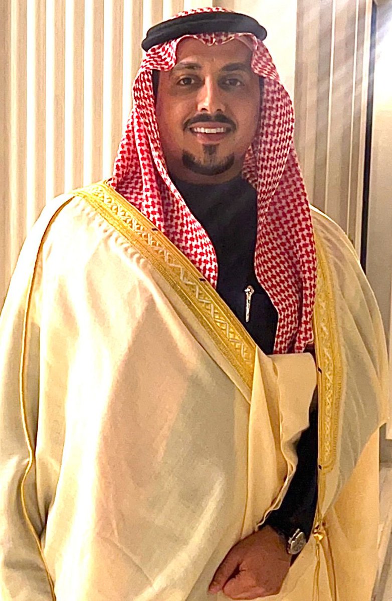 ajlnews's tweet photo. يتقدّم 
الأستاذ عبدالله بن نبيل العلولا
رئيس مجلس إدارة #مجموعة_العلولا_القابضة،

بأسمى آيات التهاني والتبريكات إلى مقام خادم الحرمين الشريفين، وإلى سمو ولي عهده الأمين - حفظهما الله - بمناسبة ما تضمنه التقرير السنوي لرؤية المملكة 2030 من منجزات وطنية مشرّفة.

وأعرب العلولا عن فخره واعتزازه بما تحقق من إنجازات نوعية في مختلف المجالات الاقتصادية والسياسية، مؤكدًا أن هذه النتائج المبهرة تجسّد الرؤية الطموحة والقيادة الرشيدة التي تسير بالمملكة بخطى واثقة نحو مصاف الدول المتقدمة ، وأشار إلى أن هذه النجاحات المتتالية تمثل حافزًا لأبناء وبنات الوطن لبذل المزيد من الجهد والمساهمة الفاعلة في تحقيق مستهدفات الرؤية المباركة.

مشيدًا بالجهود الوطنية الكبيرة في تطوير البنية التحتية ودعم الابتكار، بما يسهم في بناء مستقبل أكثر ازدهارًا للوطن وأبنائه