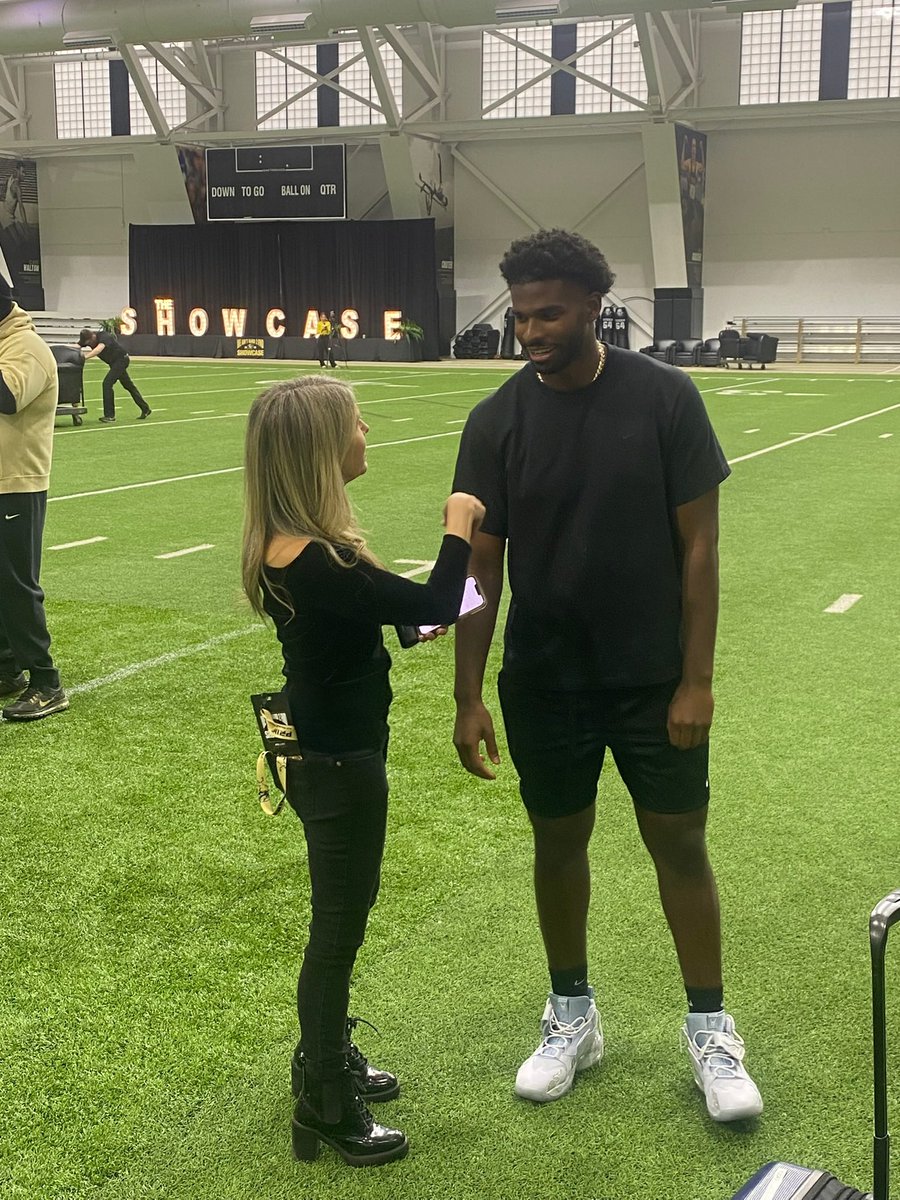 MaryKayCabot's tweet photo. “So we’ve got the Rock-n-Roll Hall of Fame, and Lake Erie and pierogis and we call it The Land which is kind of short for Cleveland, and the Cavs are really good this year and you’ll be the 41st QB to start since ‘99 if you win the job …” https://t.co/7VwnlBy4FD