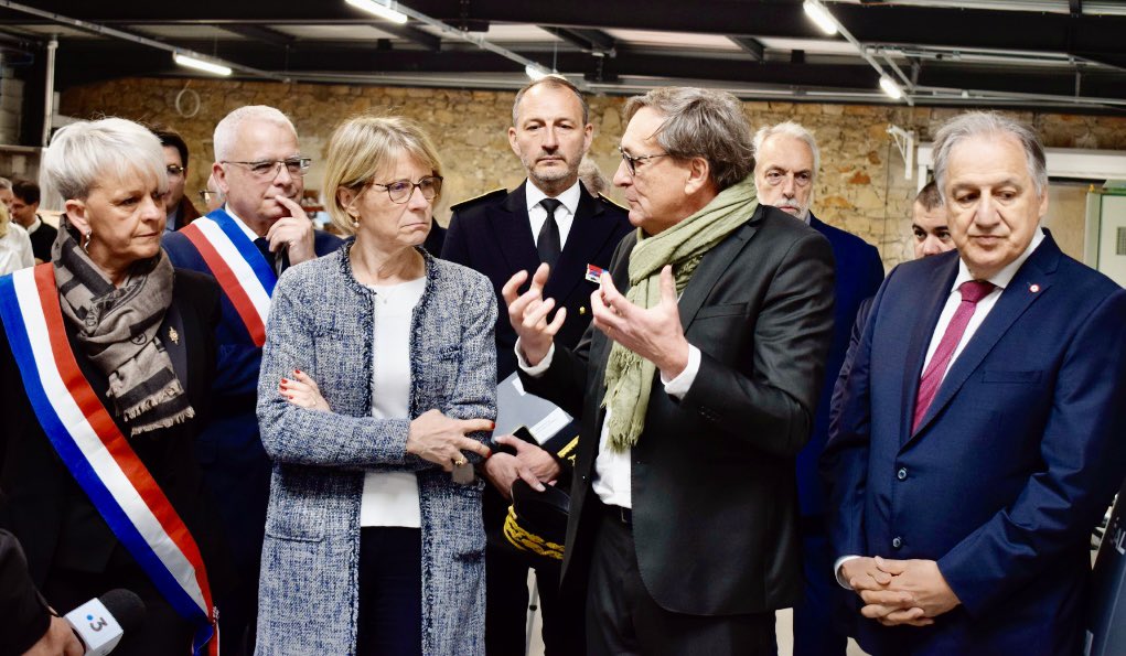 DinoCinieri's tweet photo. Ravi d��avoir représenté l’@auvergnerhalpes et @Pannekouckefabr aux côtés de @jacquesblanche5, pour la visite des entreprises #Atomelec et #Obut par la Ministre @VeroLouwagie avec @SylvieBonnet_42, @EmmanuelMandon, @pjrochette, @GeorgesZiegler et @LardonEric notamment. (1/3) https://t.co/fCfAkySiad
