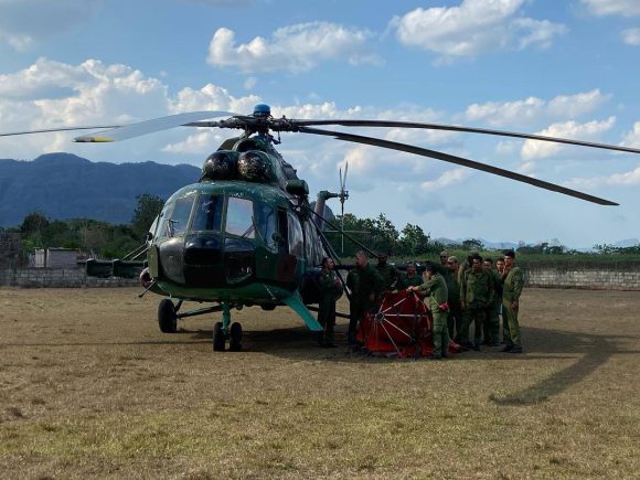 cubadebatecu's tweet photo. 🔥Fuerzas del Cuerpo de Guardabosques y del sistema de la agricultura en Pinar del Río redoblan el combate contra el incendio de muy grandes proporciones activo desde hace varios días en la zona Arenales, municipio Minas de Matahambre

🔗https://t.co/bQWagEs1Bx https://t.co/Ug2idpJLU2