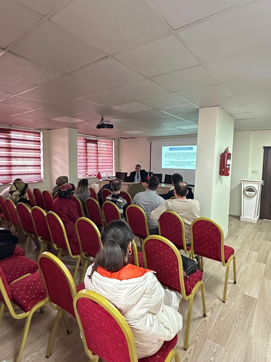 BitlisBarosu's tweet photo. Meslek İçi Eğitim kapsamında, baromuz üyesi avukatlara yönelik, Av.Mehmet ERDEM’in sunumu ile “Hukuk Muhakemeleri Kanunu Uygulamaları” konulu eğitim semineri düzenlenmiştir.Kendisine vermiş olduğu emek ve katkılardan ötürü teşekkür ederiz. https://t.co/tGPzuA6TJk