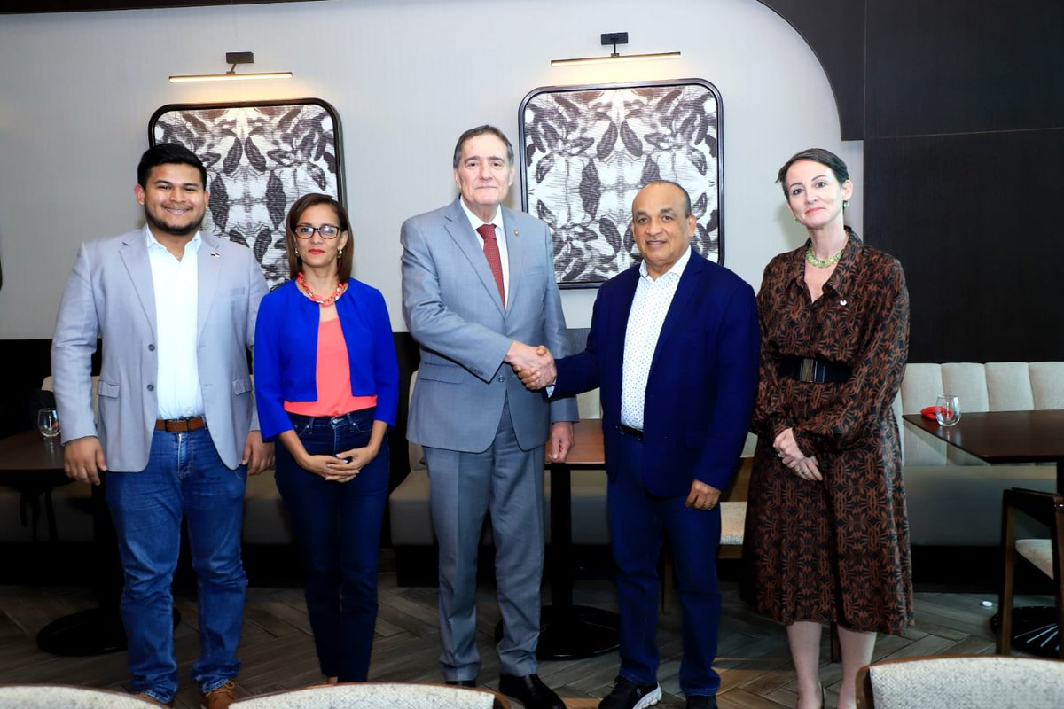 En representación de la @asambleapma, y  como Presidente de la Comisión de Trabajo, Salud y Desarrollo Social, sostuvimos una importante reunión con el Dr. Jarbas Barbosa, Director de la Organización Panamericana de la Salud (<a href="/opsoms/">OPS/OMS</a>) para compartir conocimientos.