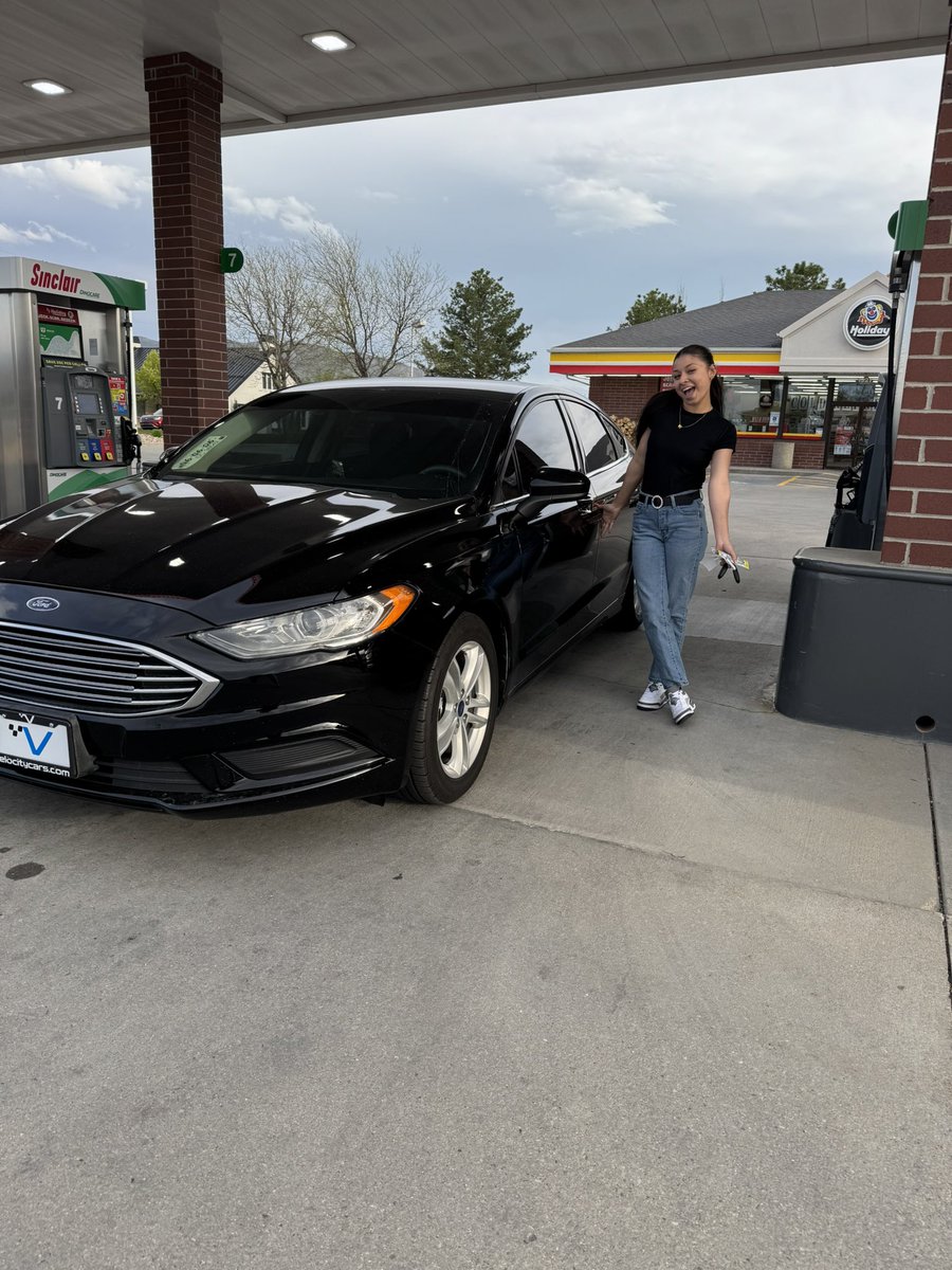 MeaganFresca's tweet photo. She’s growing up 😭 officially got her into a safer car this week. She bought it on her own, no co-signer and a phenomenal interest rate. No one tells you how excited you’ll get when your younger siblings buy a car on their own AND listened to you about credit so they get a 6% 😭 https://t.co/FAZQ0UmtFq