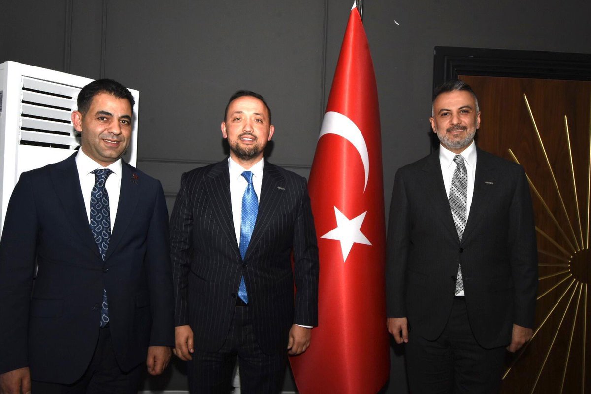 Palandöken Ekonomi Forumu kapsamında; Aksaçlılar Teşkilat Başkanımız, Ticaret Bakanımız ve ASKON  Genel Başkanımız ile beraber ekibimizle bir araya gelerek önemli görüşmeler gerçekleştirdik.
Efor Holding olarak, iş dünyamızın değerli temsilcileriyle ülkemizin ekonomik vizyonuna