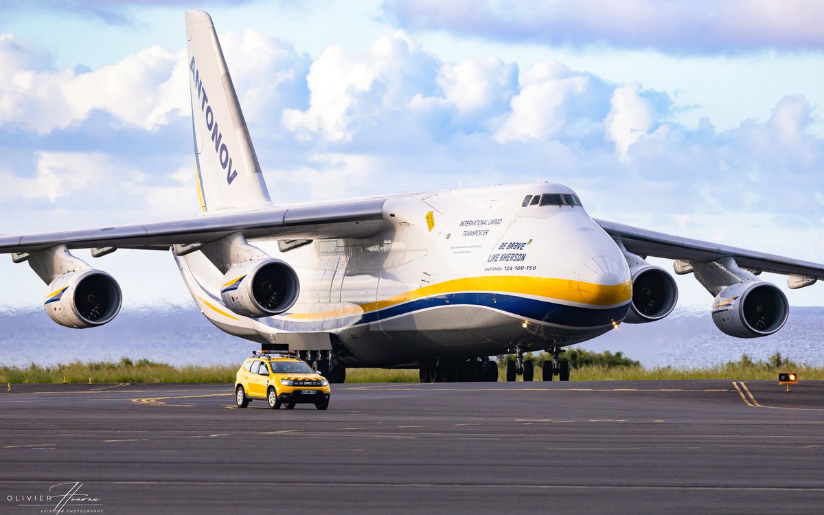 Olivier Hoarau (@olivierhoarau) on Twitter photo ✈️ Visitor of the day in Reunion Island, the <a href="/AntonovCompany/">ANTONOV Company 🇺🇦</a> #an124 UR-82072 👋
#aviation #antonov #lareunion #freighter ✈️ Visitor of the day in Reunion Island, the <a href="/AntonovCompany/">ANTONOV Company 🇺🇦</a> #an124 UR-82072 👋
#aviation #antonov #lareunion #freighter