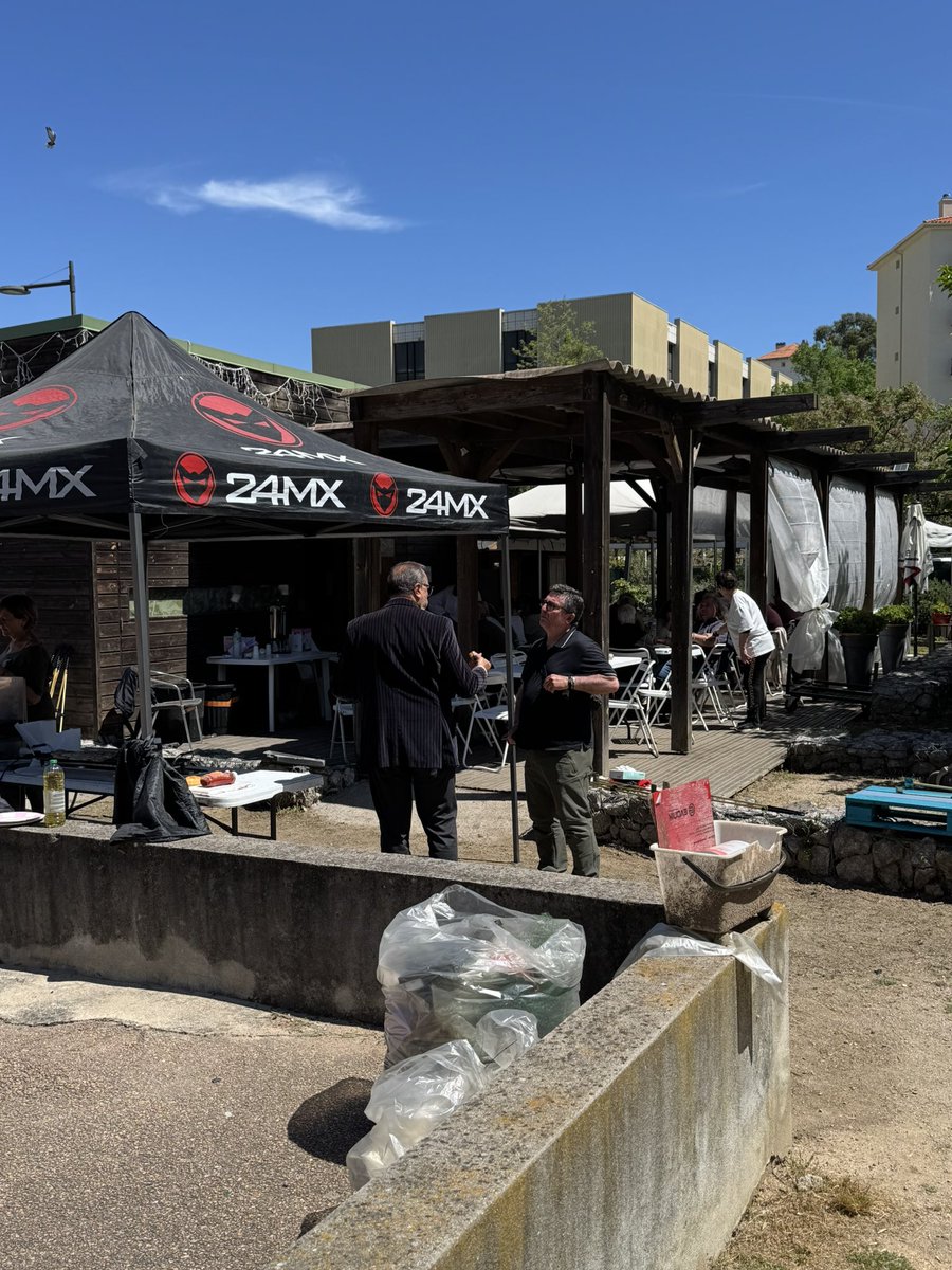 CVoglimacci's tweet photo. #ProximitéEtVieDesQuartiers.
Journée citoyenne aujourd’hui aux Cannes avec au programme, le nettoyage des déchets verts. Associations et habitants unis pour le bien être de leur quartier. La @VilledAjaccio et le @pays_ajaccien resteront engagés dans le cadre du #ContratDeVille https://t.co/qUd56tF971