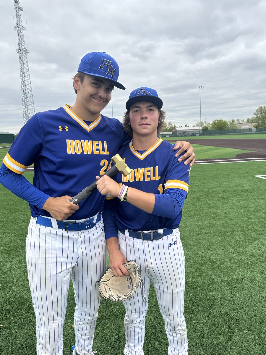 Jake Brett giving hammer to Collin Lovelady for his cg shutout.  #vikingbaseball