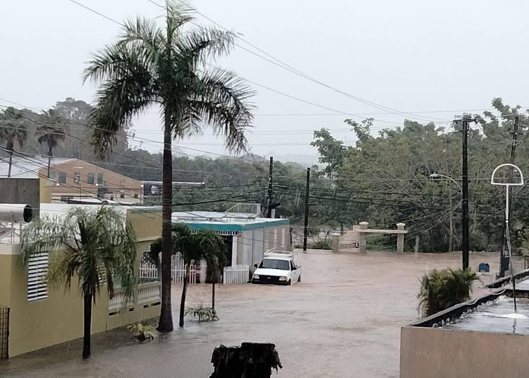 gaboramospr's tweet photo. El alcalde de Cabo Rojo sigue promoviendo un proyecto que solo beneficiará a un grupo de millonarios extranjeros, mientras el municipio se cae en cantos y se inunda por falta de mantenimiento. https://t.co/W3zCgSYFUg