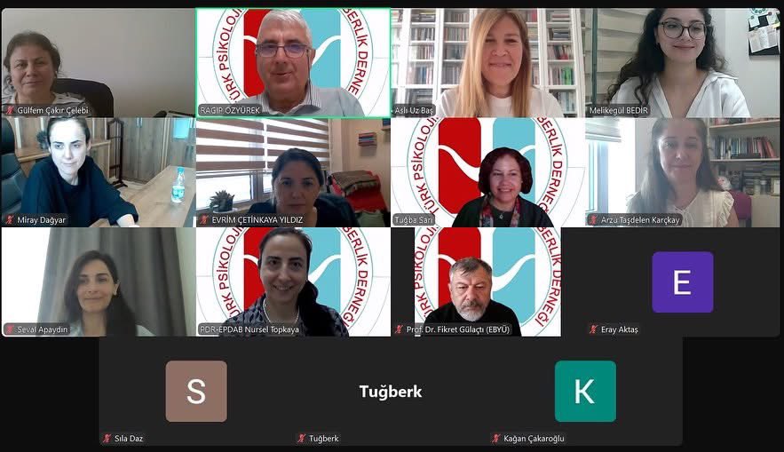 PDR_EPDAB (@pdr_epdab) on Twitter photo PDR-EPDAB Danışma ve Eğitim Komisyonumuz bu gün 2025 yılının ilk Kurum Eğitimini verdi. Emeği geçen ve eğitime katılan Hocalarımıza teşekkürler. <a href="/ragipozyurek/">Ragıp Özyürek</a> <a href="/nrsltpky/">Nursel Topkaya</a> <a href="/SmyrnaUz/">Aslı Uz Baş</a> <a href="/fgulacti/">Fikret GÜLAÇTI</a> <a href="/saritgba/">Prof. Dr. Tuğba Sarı</a> PDR-EPDAB Danışma ve Eğitim Komisyonumuz bu gün 2025 yılının ilk Kurum Eğitimini verdi. Emeği geçen ve eğitime katılan Hocalarımıza teşekkürler. <a href="/ragipozyurek/">Ragıp Özyürek</a> <a href="/nrsltpky/">Nursel Topkaya</a> <a href="/SmyrnaUz/">Aslı Uz Baş</a> <a href="/fgulacti/">Fikret GÜLAÇTI</a> <a href="/saritgba/">Prof. Dr. Tuğba Sarı</a>