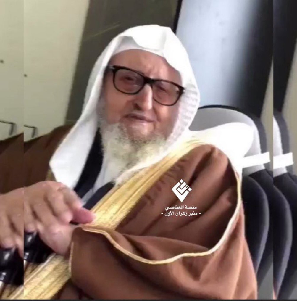 نجم  من نجوم زهران عالم باصول الحديث متصل السند الى رسول (ص) إنه الشيخ عبدالعزيز الزهراني رحمه الله  هذا الشيخ  الذي نشأ في قريةالكتب فيها نادرة والمراجع معدمة  ووسائل الحياة صعبة وبهمته وكفاحه أنتقل إلى مكة وثقف نفسه حتى أصبح راوي للحدث يقصده طلبة العلم من كل مكان  للأستفاد