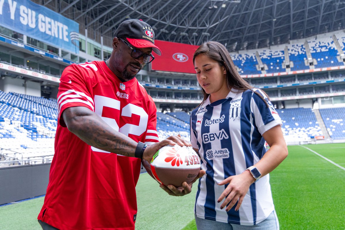 estadibbva's tweet photo. ¡Una gran mañana de #PickNFL en la Casa Rayada junto a nuestra jugadora de @Rayadas Marcela Restrepo y @AlfredoGtzMX.💙🏟️
¡Monterrey siempre será su casa, @49ers!⛰️¡Vamos Niners!🔴
#FTTB @49ersESP @nflmx https://t.co/nmfMu4fKub