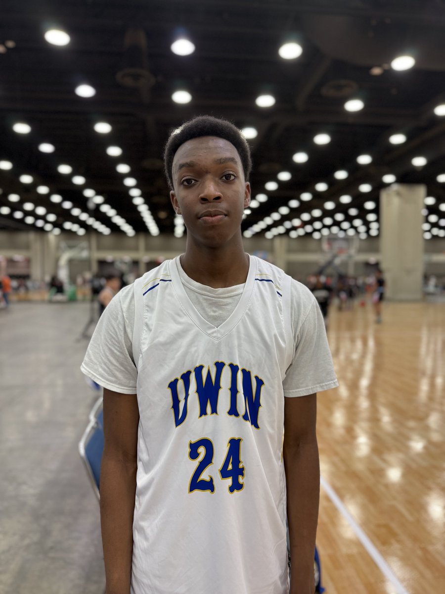 Makhi Hammond was shooting lights out for UWIN Serventz in their win today at #GrassrootsShowcase 

Six three-pointers made and finished with 20 points in the win.