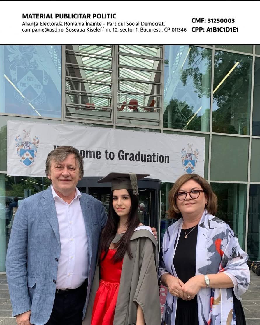 emgot88's tweet photo. Family lovely moments 💝 (#Crin shared on instagram photos with his family)
-my vote goes to #CrinAntonescu🗳🇷🇴✌️- https://t.co/Sdb0K2YTHZ