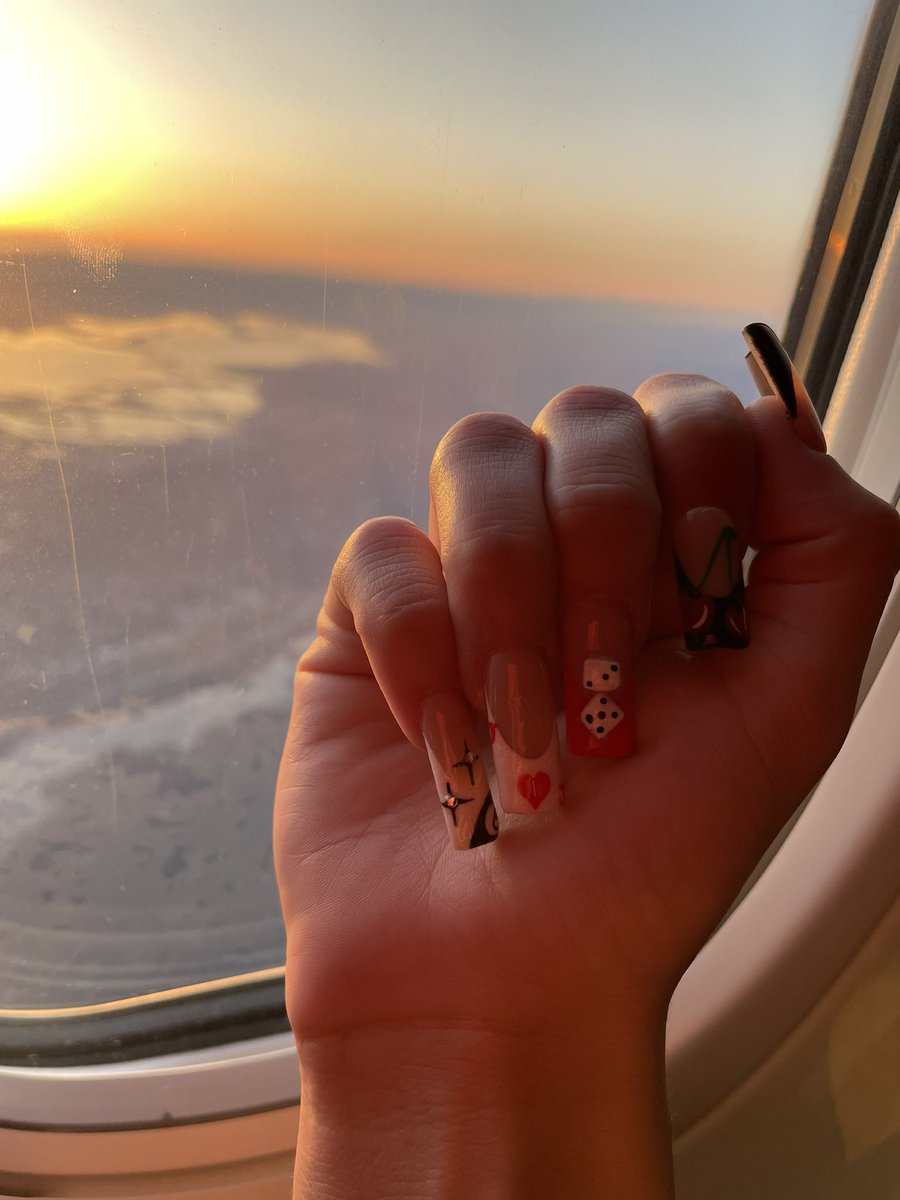 Cherrytopped_'s tweet photo. I got my nails done but you should have paid! Reimburse me $200 and add more on for an apology and then add more since u didnt pay for my trip either! Truly not worthy of me! Useless pig https://t.co/MgtfgVPPR7