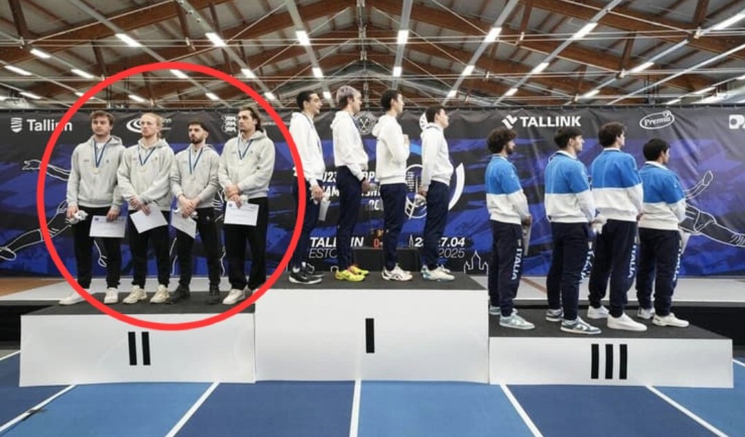 Lors de la remise des médailles du championnat d'Europe d'escrime, l'équipe suisse a tourné le dos à l'équipe israélienne. Merci à elle.